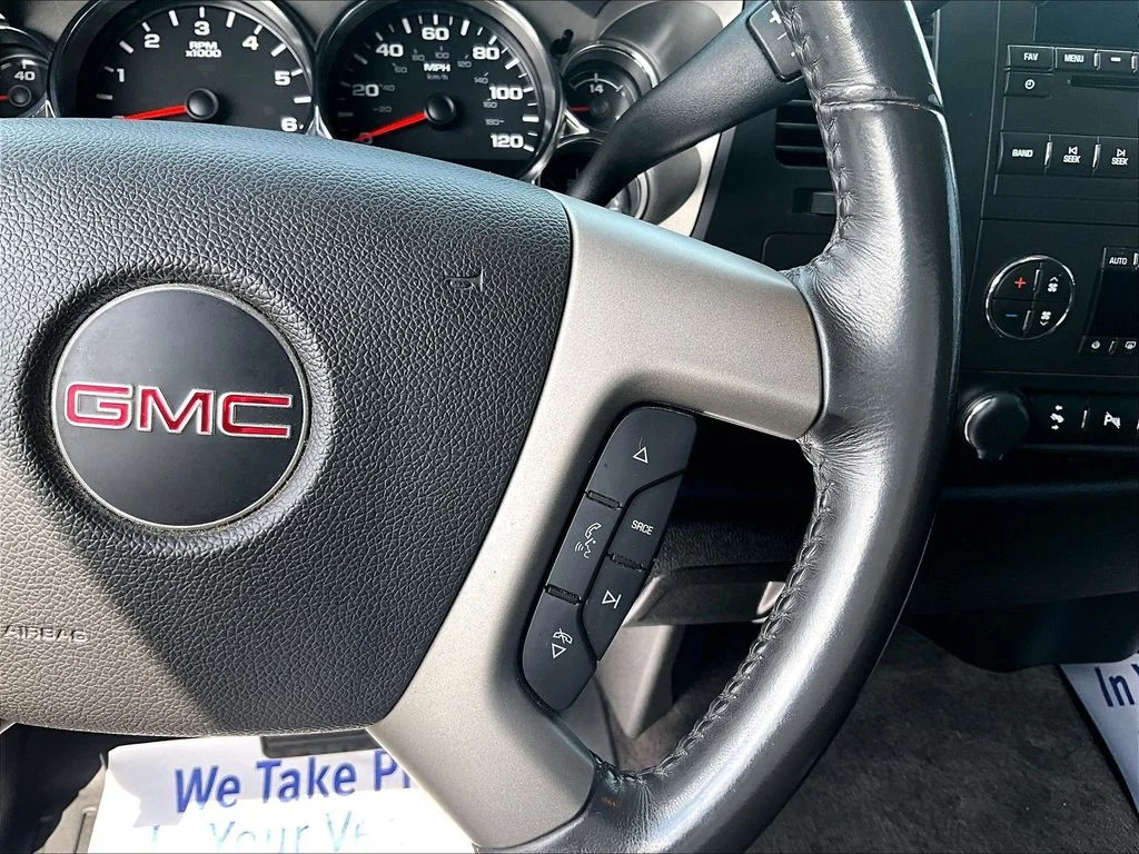 Used 2014 White GMC SLE image 19