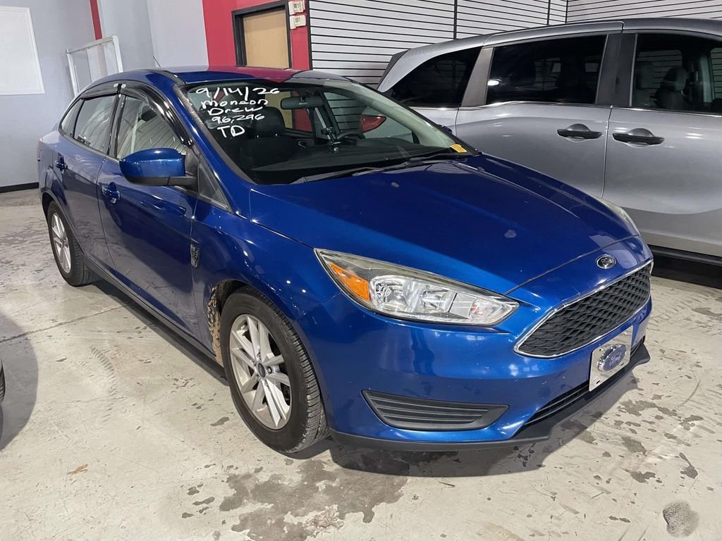 Used 2018 Blue Ford SE image 1