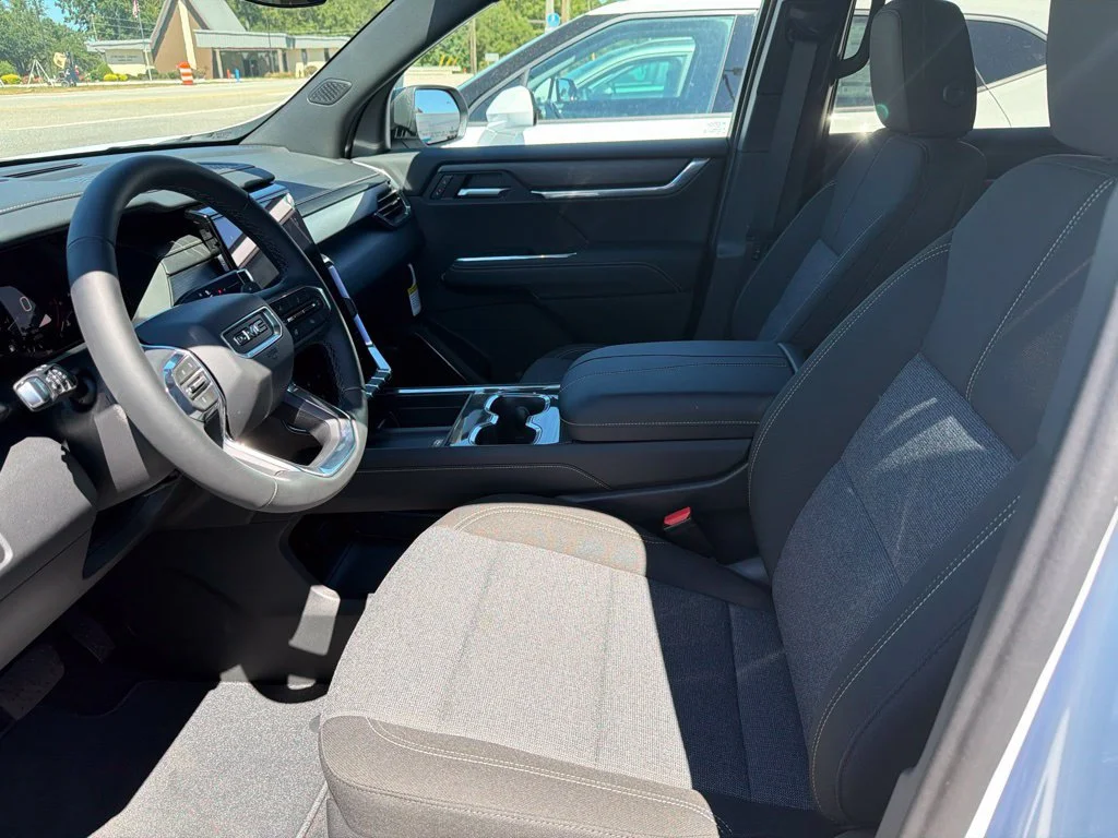 New 2027 Summit White GMC Elevation image 25