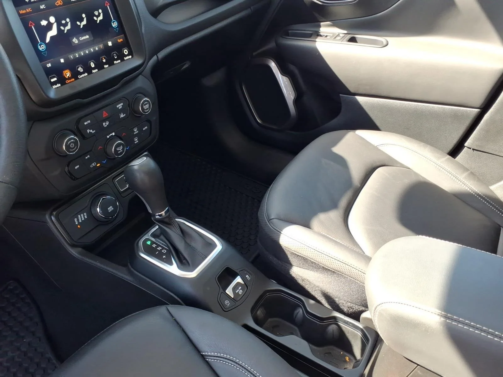 Used 2023 Black Clearcoat Jeep Limited image 22