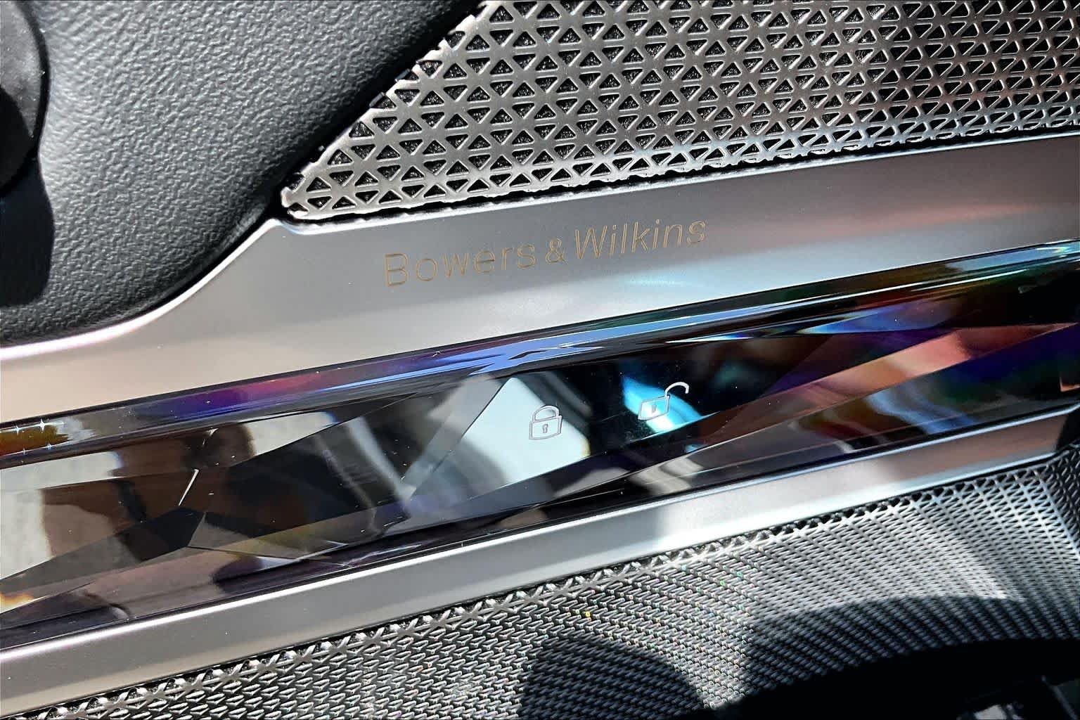 New 2026 Mineral White Metallic BMW 740i xDrive image 19