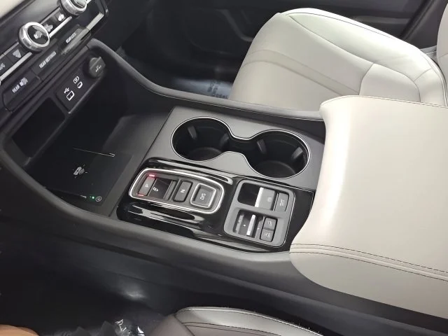 Used 2023 Platinum White Pearl Honda EX-L 8 Passenger image 31