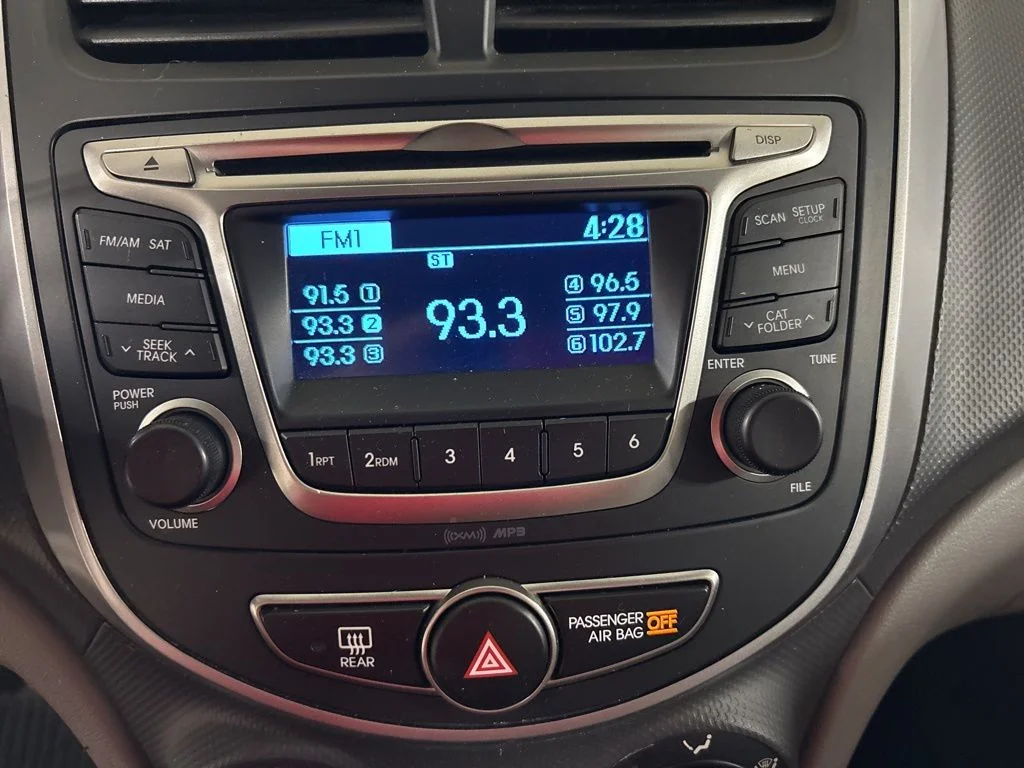 Used 2016 White Hyundai SE image 16