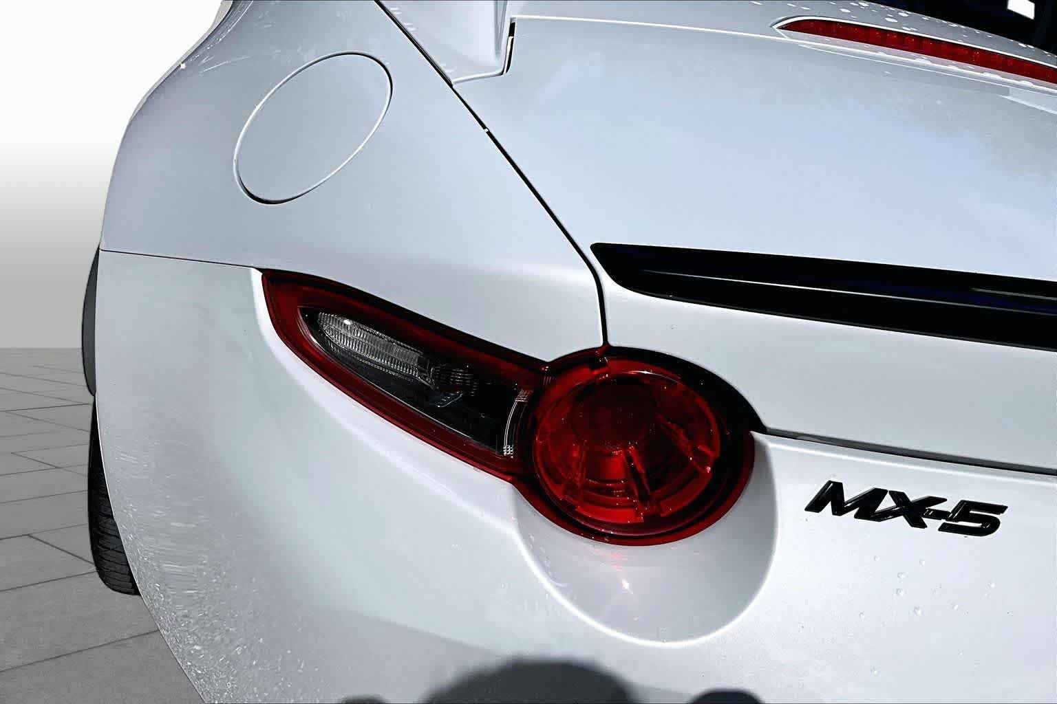 Used 2017 Ceramic Metallic Mazda Club image 25