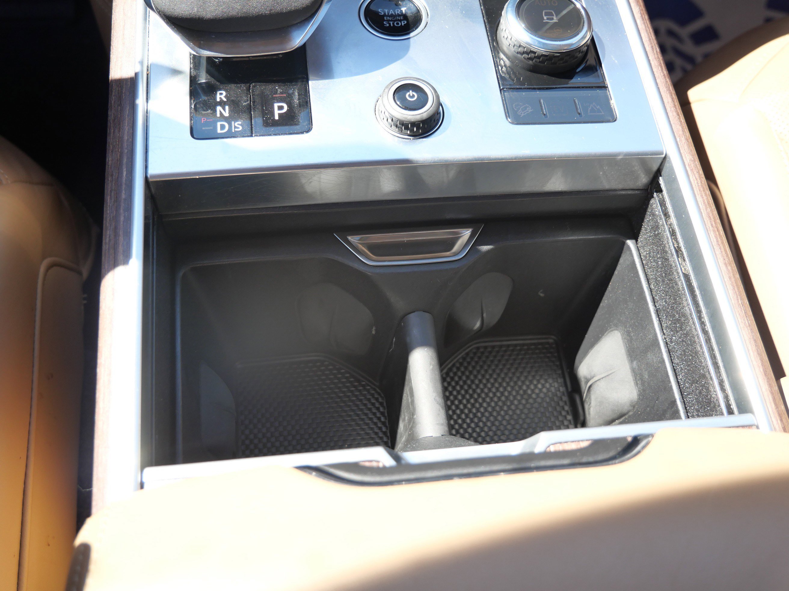 Used 2023 Black Land Rover Autobiography image 24