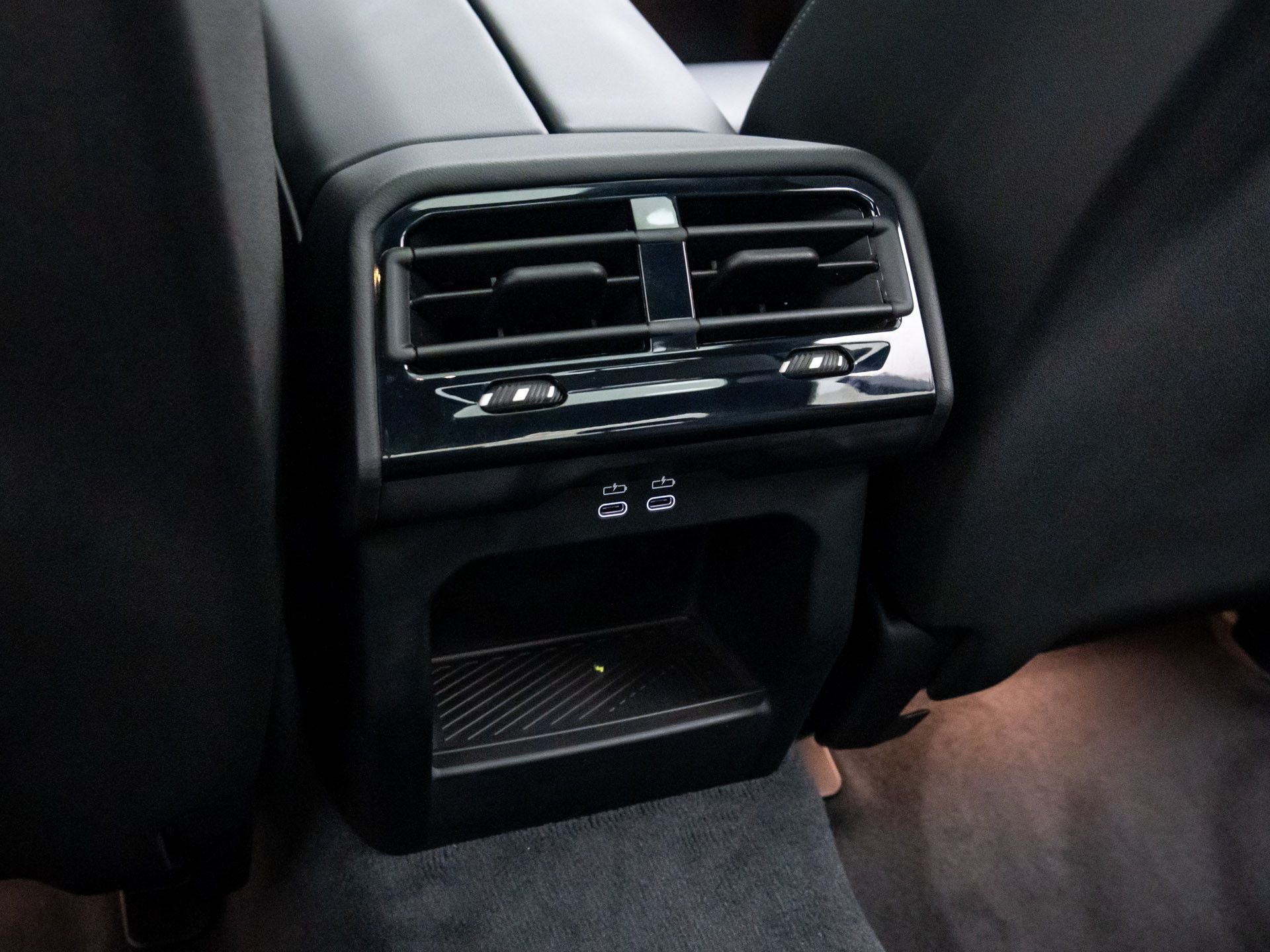 New 2026 Black Sapphire Metallic BMW 530i xDrive image 19