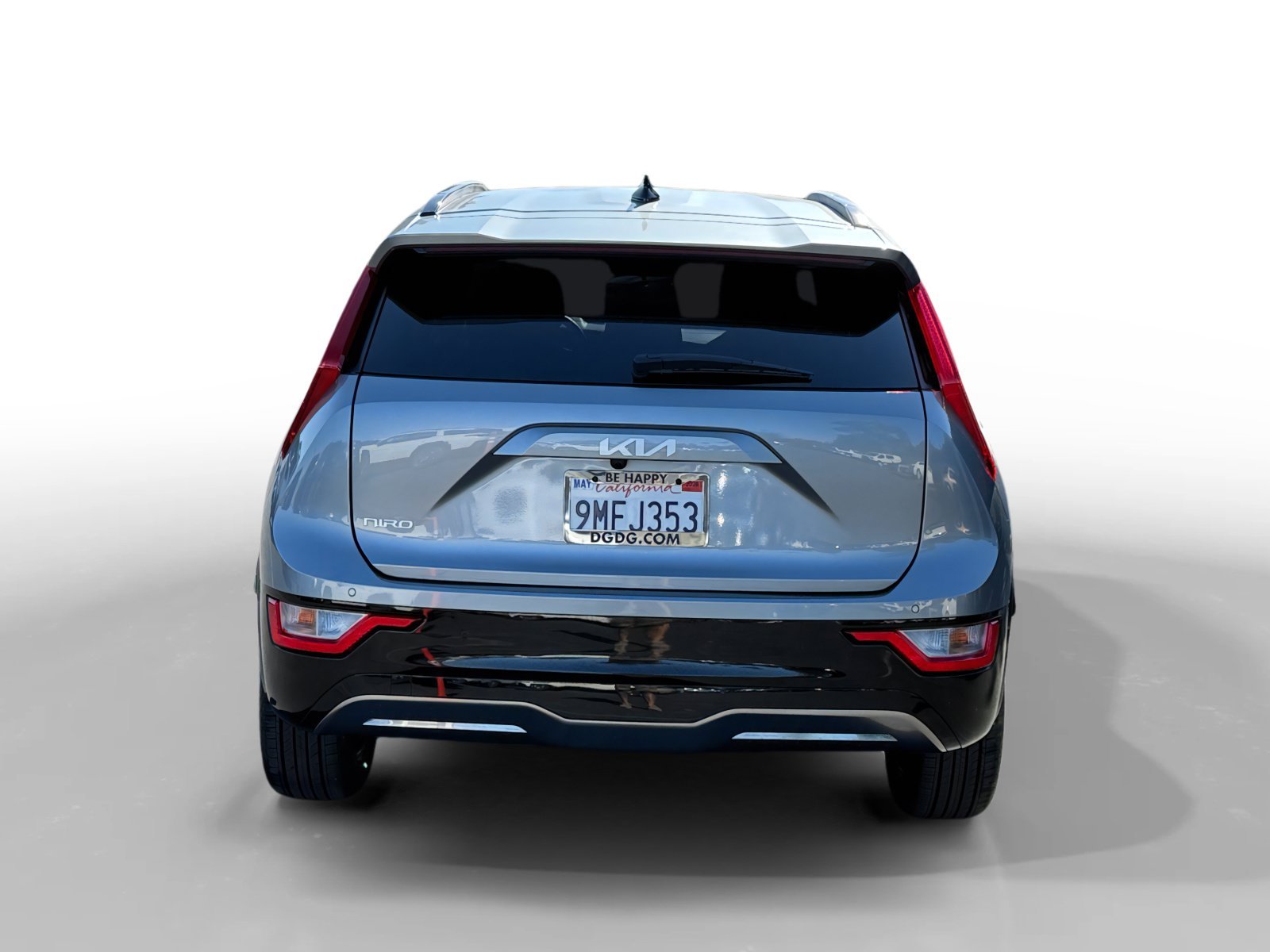Used 2024 Steel Gray Kia Wind image 4