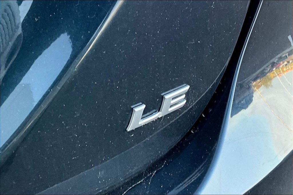 Used 2018 Blue Toyota LE image 24