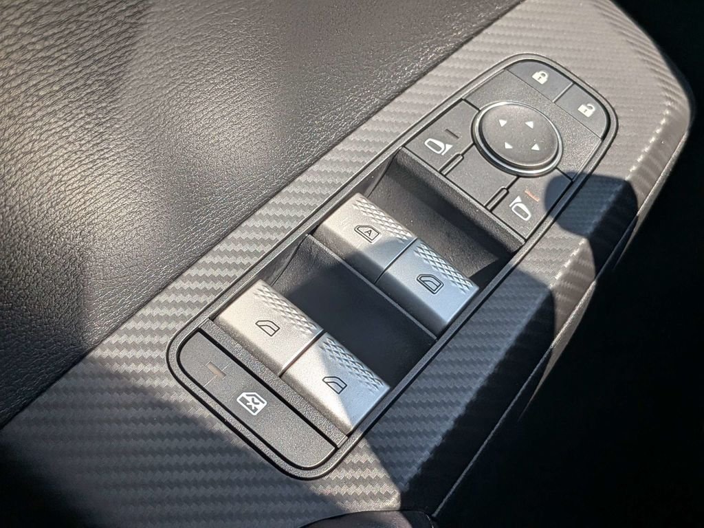 Used 2024  Mitsubishi ES image 21