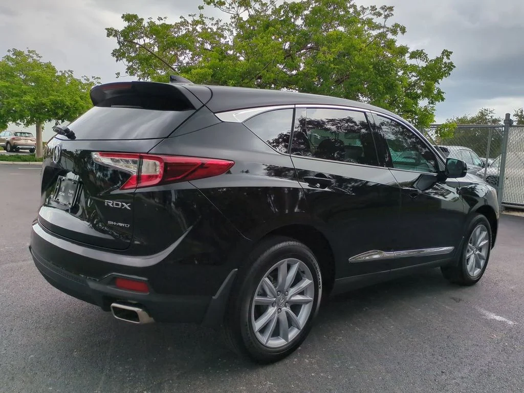 Used 2024  Acura Base image 4