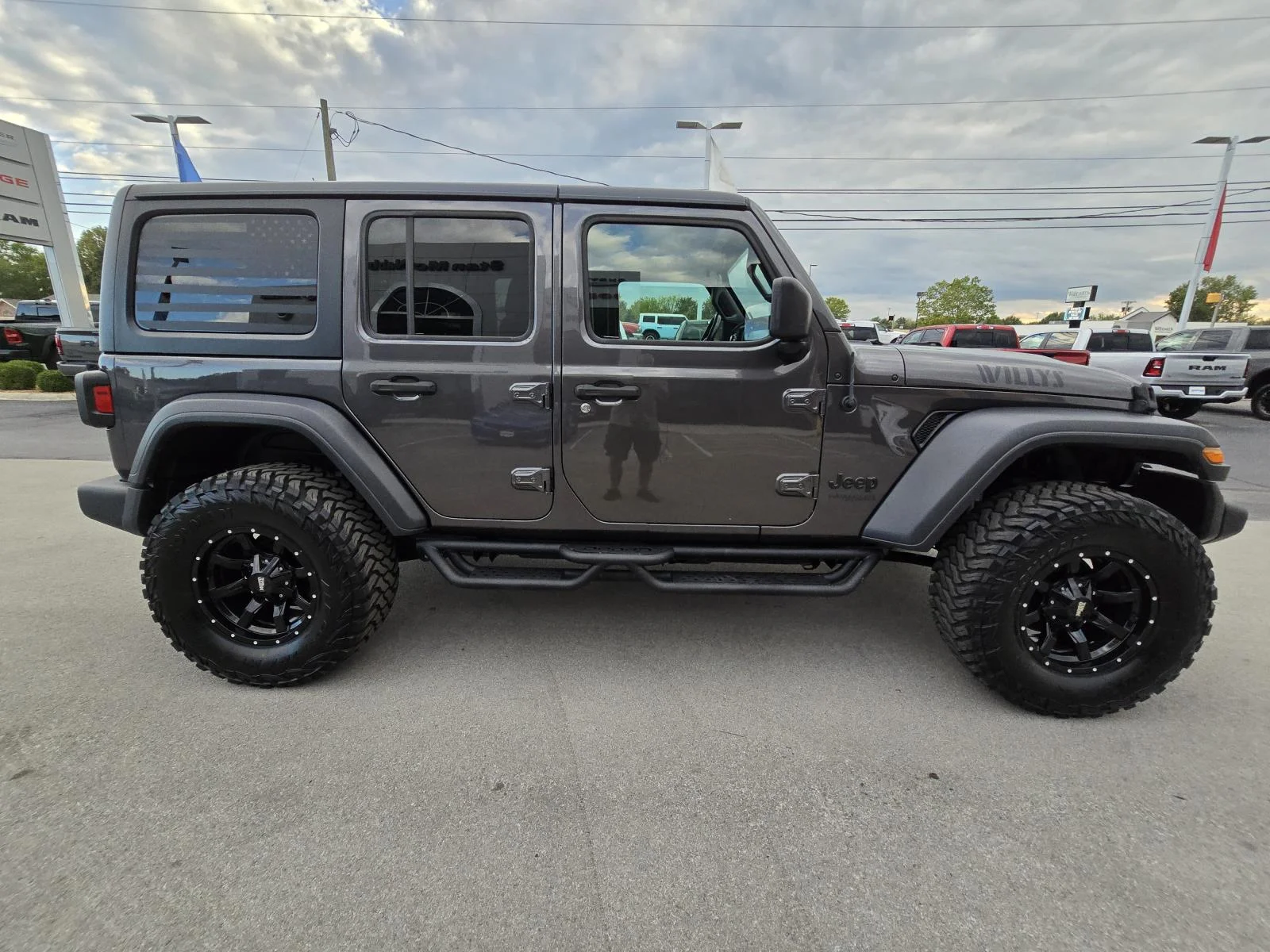 Used 2020 Granite Crystal Metallic Clearcoat Jeep Willys image 8