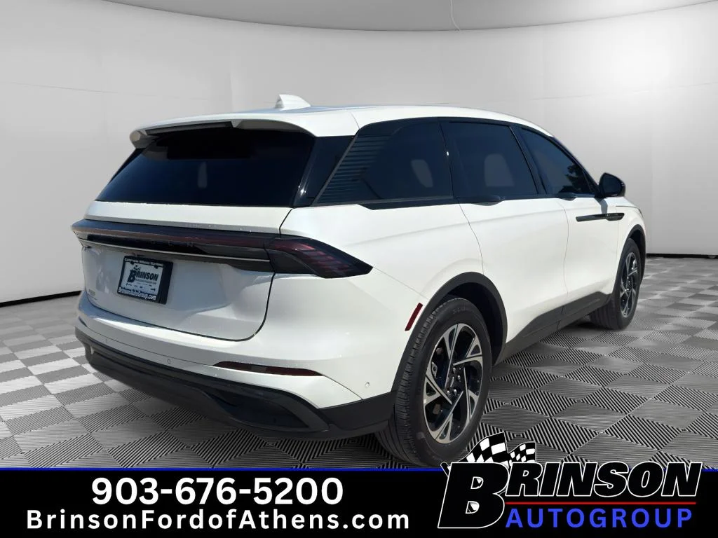 Used 2024 White Platinum Metallic Tri-Coat Lincoln Premiere image 5