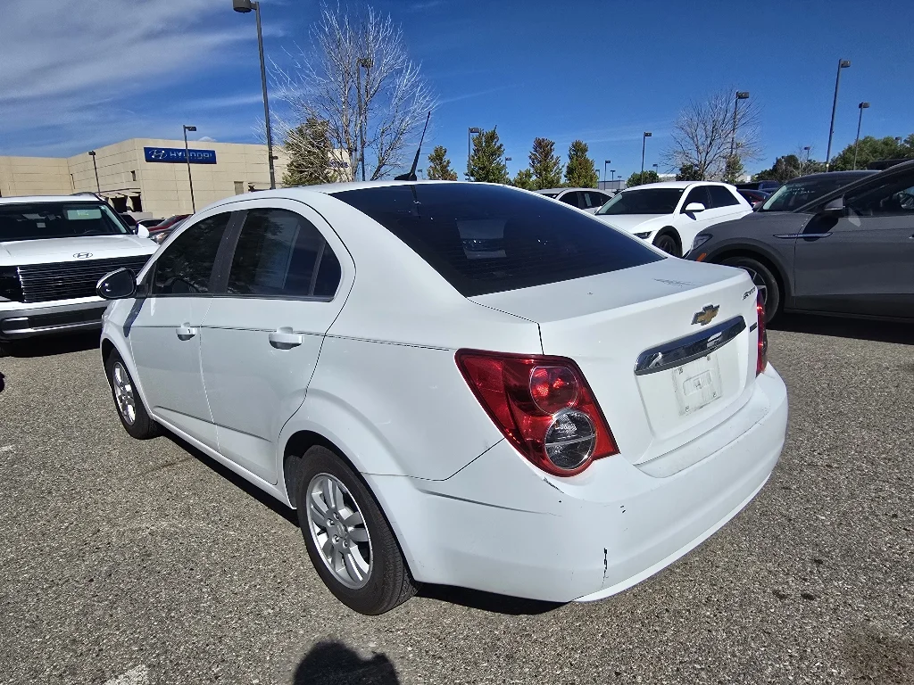 Used 2014 Summit White Chevrolet LT image 3