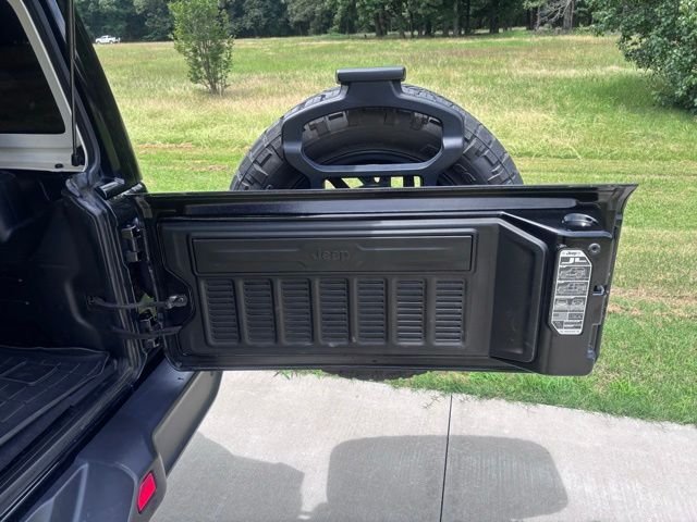 Used 2020 Black Jeep Unlimited Sahara image 13