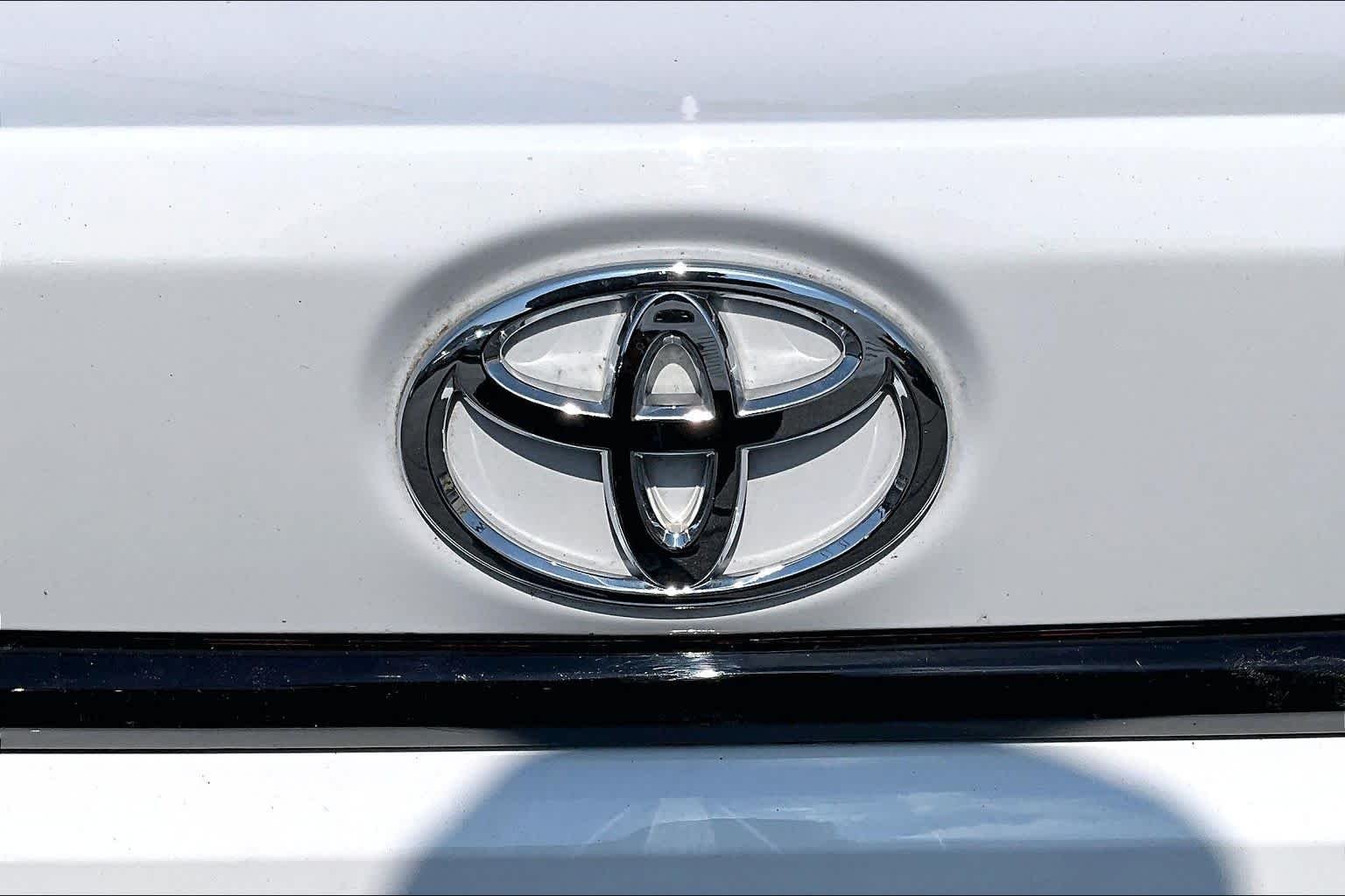 Used 2024 Ice Cap Toyota LE image 31