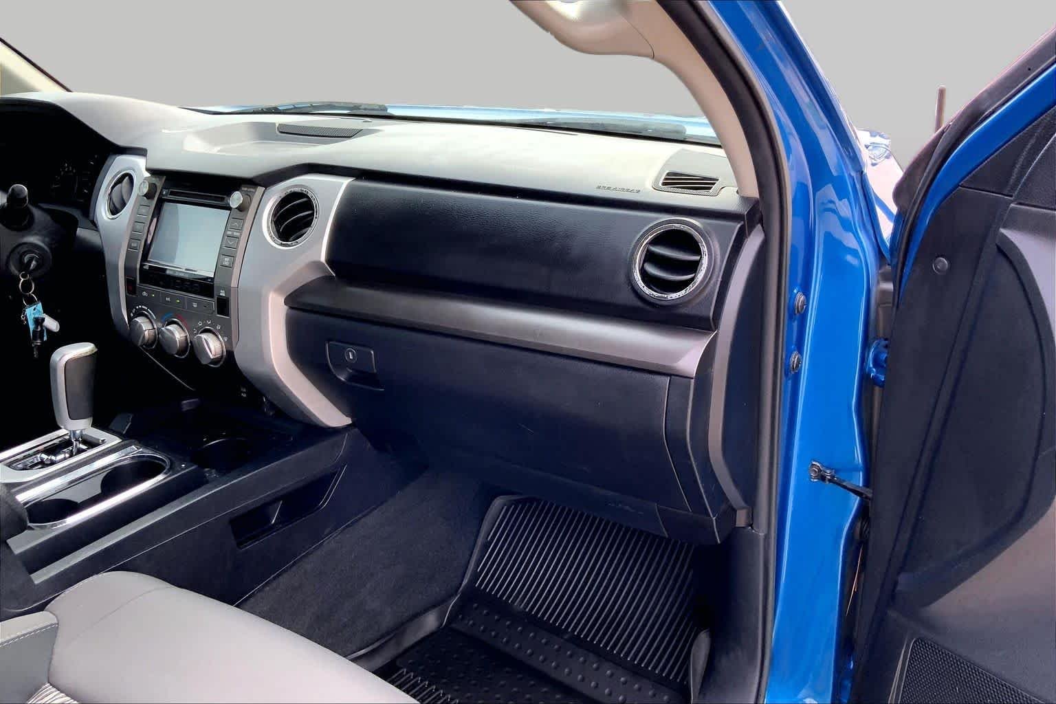 Used 2018 Blazing Blue Pearl Toyota SR5 image 17