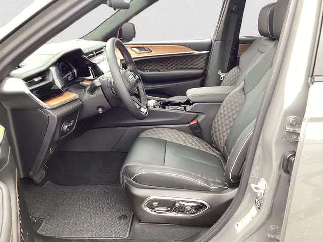 New 2027 Gray Jeep Summit image 10
