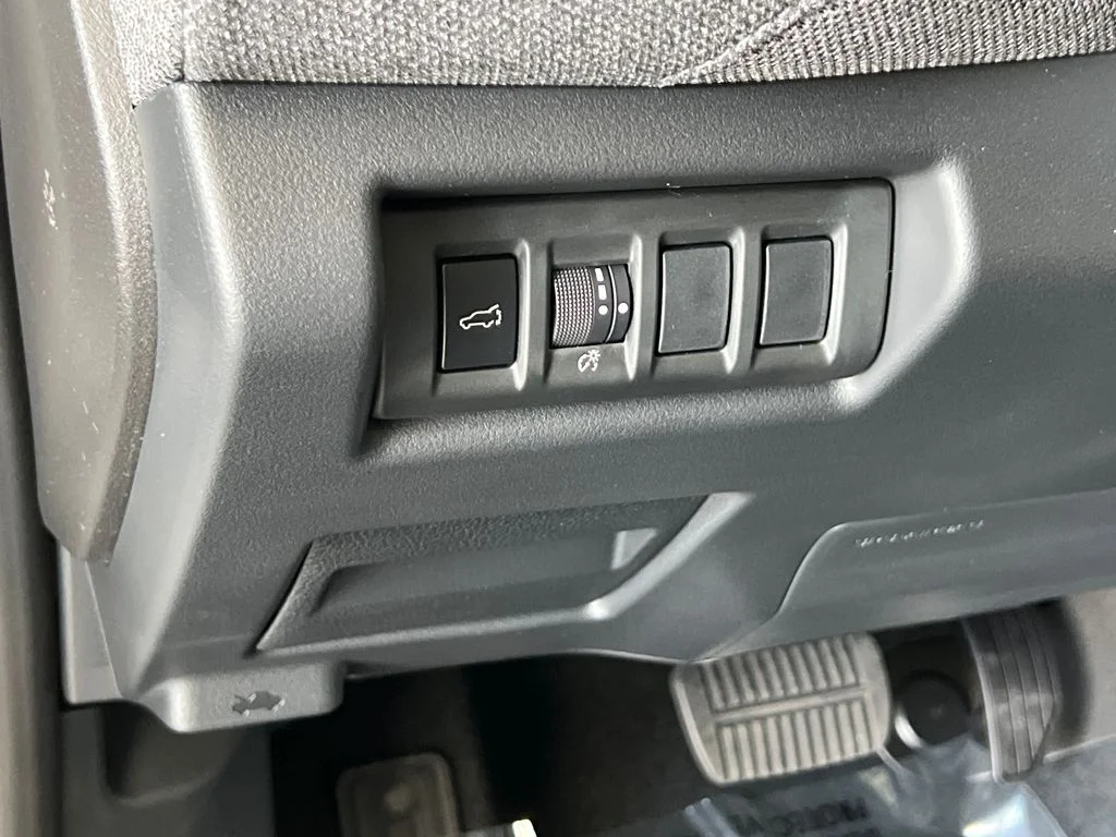 New 2026 CRYSTAL WHITE PEARL Subaru Premium image 29