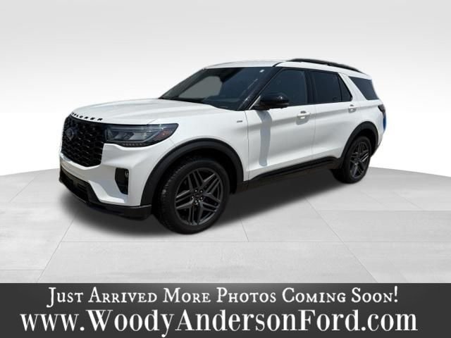 Used 2025 Star White Ford ST-Line image 1