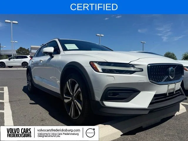 2025 Volvo V60 Cross Country B5 Plus AWD's photo