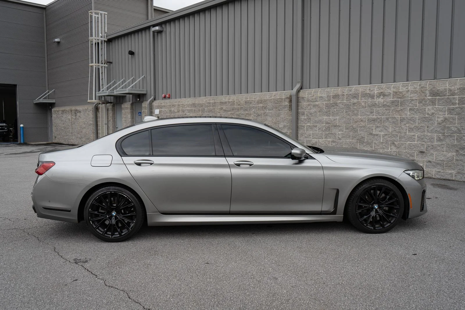 Used 2022 Gray BMW 750i xDrive image 20