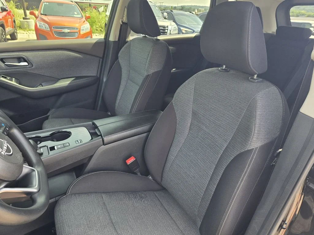 Used 2022 Super Black Nissan SV image 12