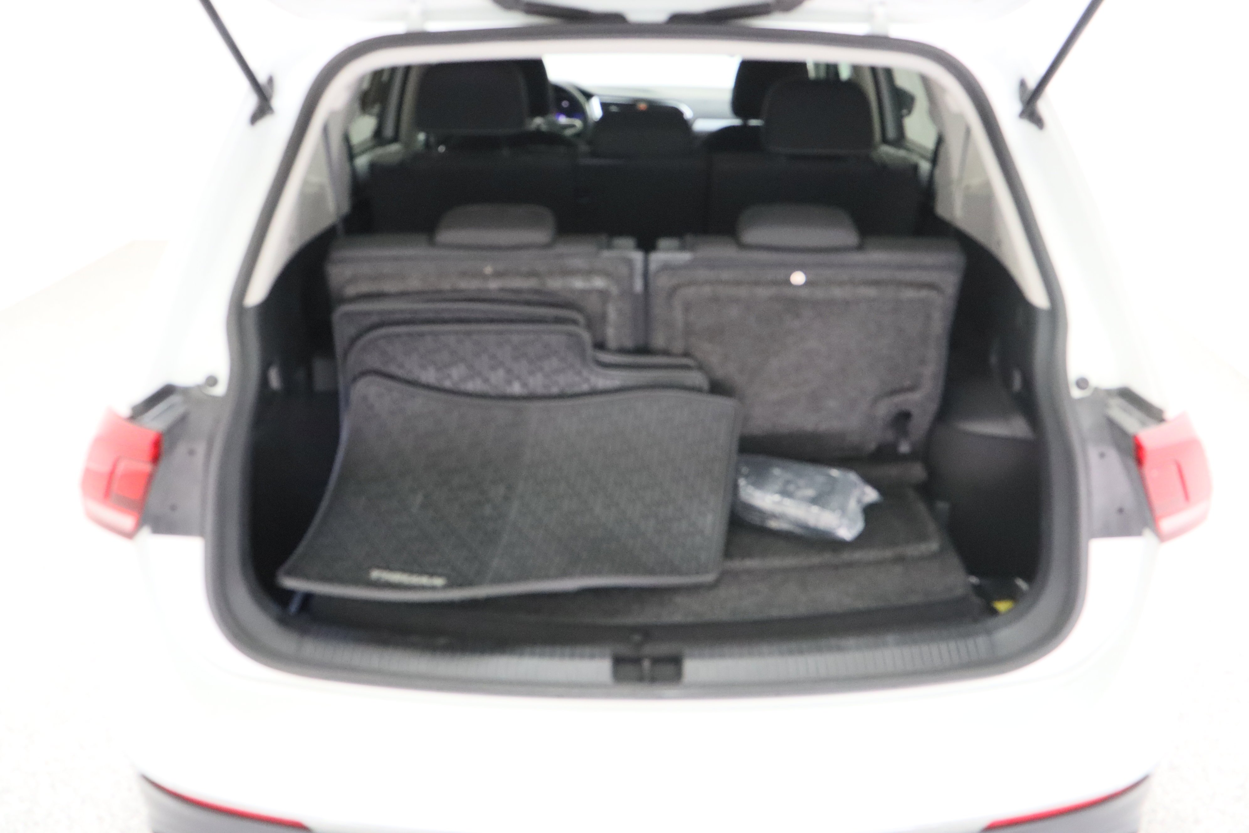 Used 2023 Pure White Volkswagen S 2.0T image 32