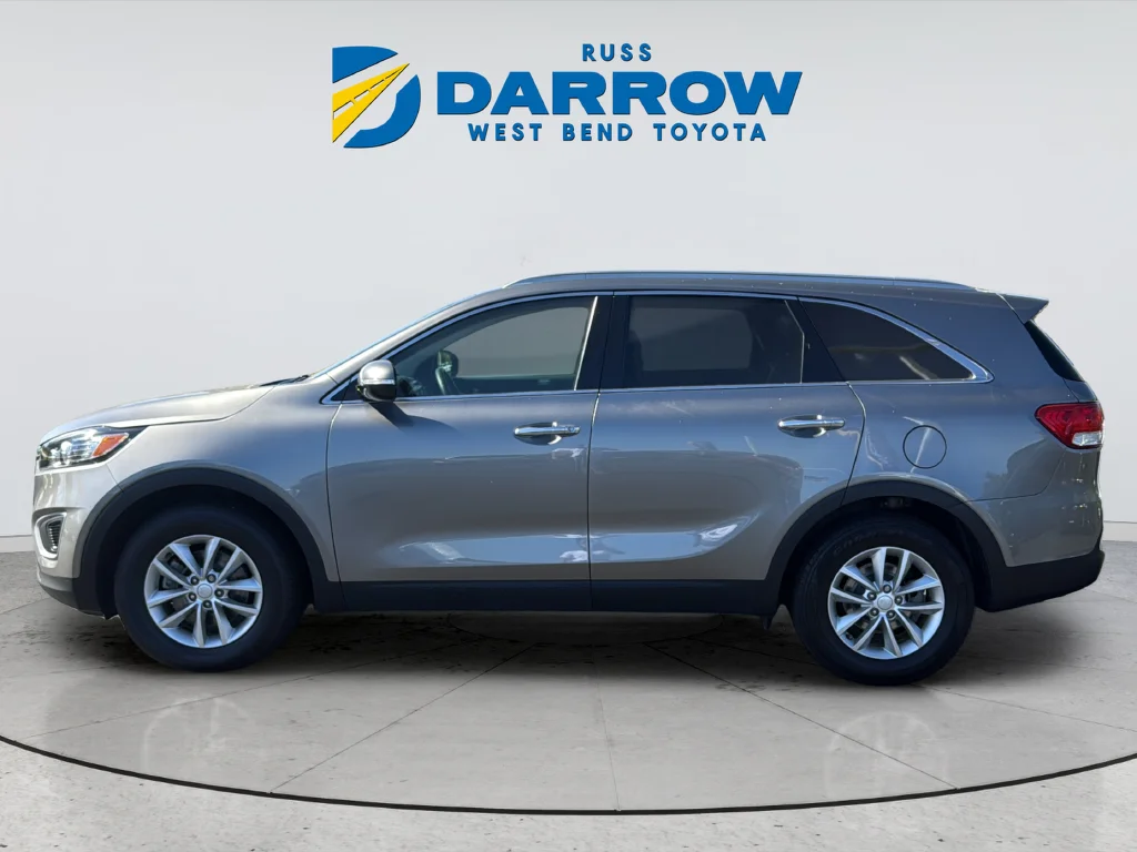 Used 2017 Silver Kia LX image 2