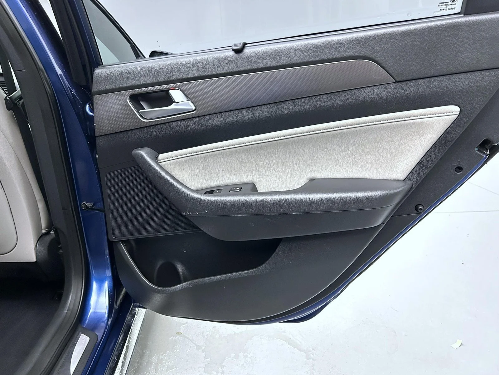 Used 2015 Blue Hyundai Limited image 17