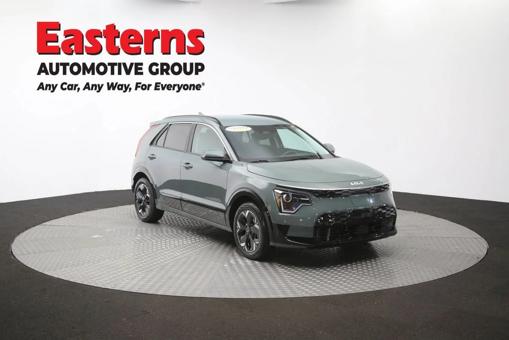 Used 2023 Green Kia Wind image 49