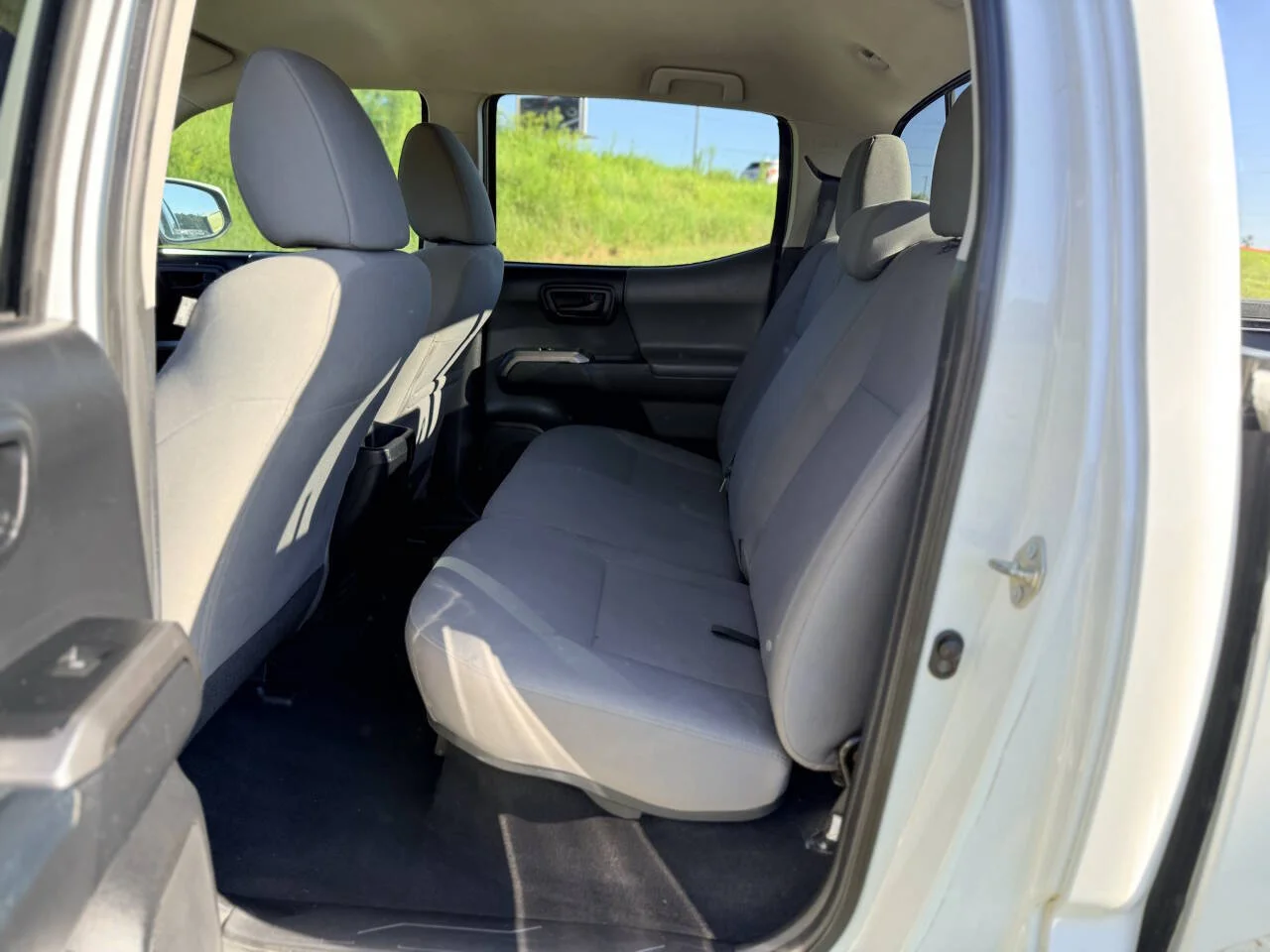 Used 2017 White Toyota SR5 V6 4x2 4dr Double Cab 5.0 ft SB image 14