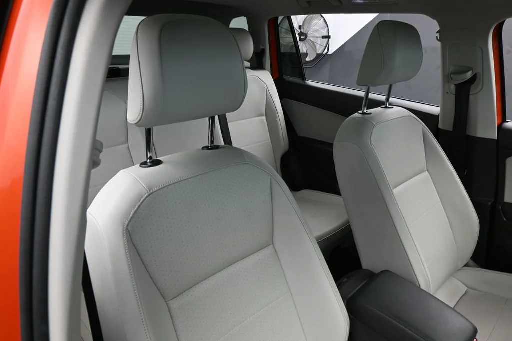 Used 2019 Orange Metallic Volkswagen 2.0T SE image 40