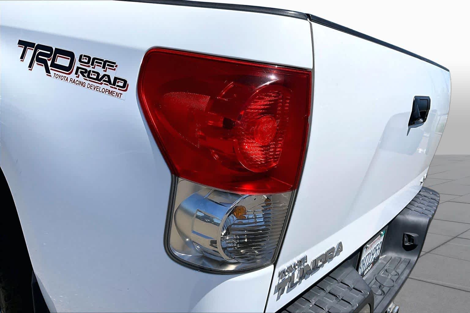 Used 2007 Super White Toyota SR5 image 28