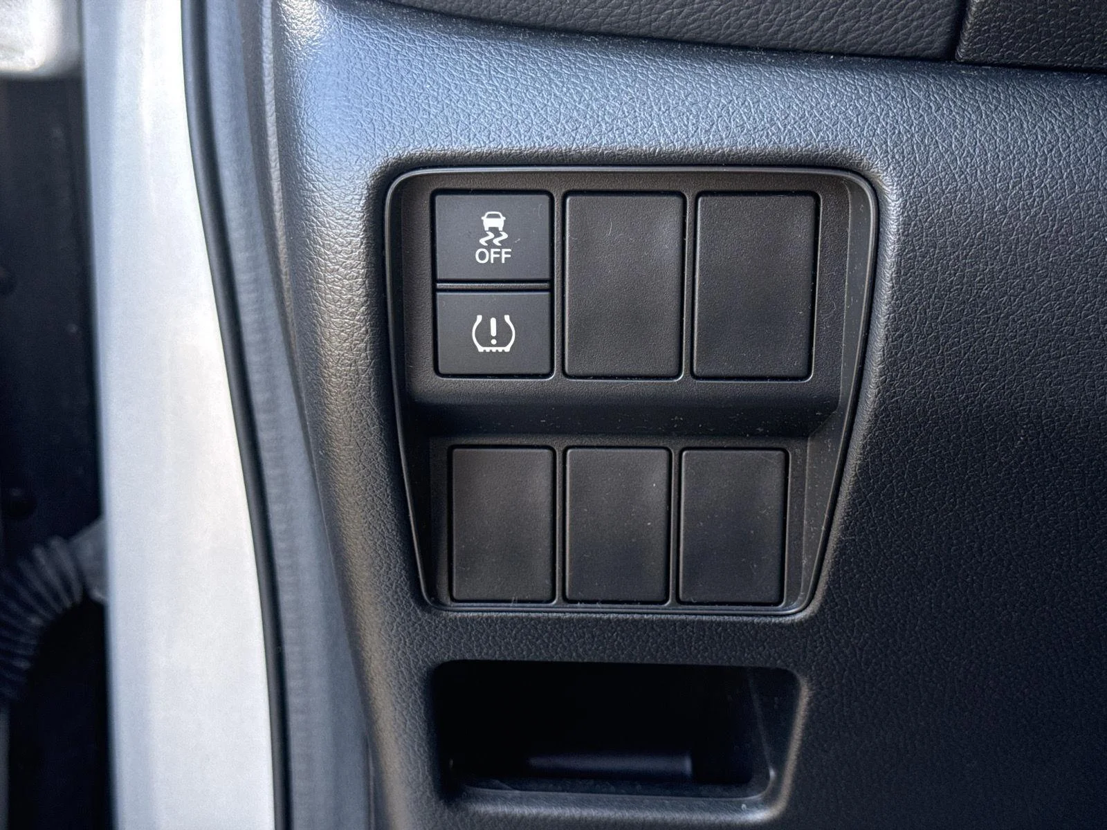 Used 2018 Lunar Silver Metallic Honda LX image 16