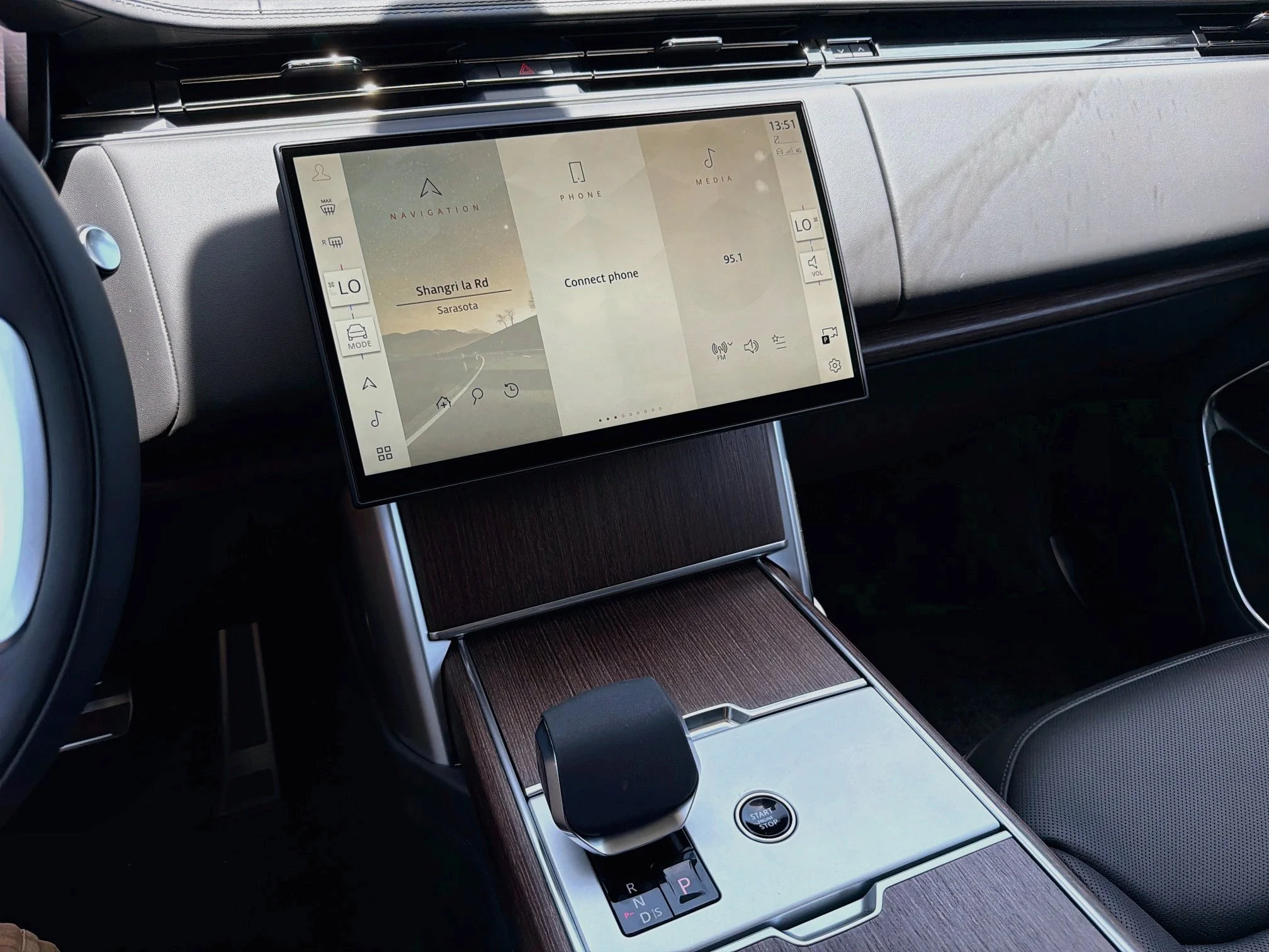 New 2026 Fuji White Land Rover SE image 29