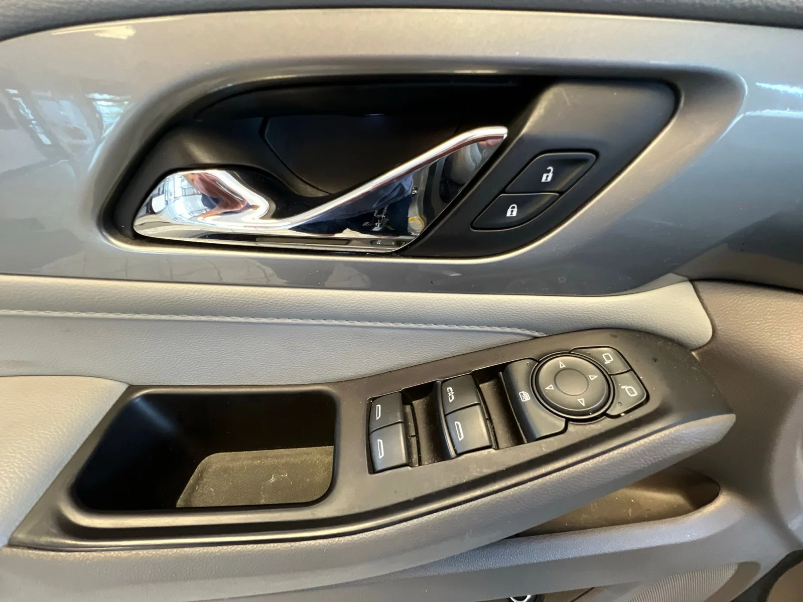 Used 2019 Silver Ice Metallic Chevrolet LT image 26