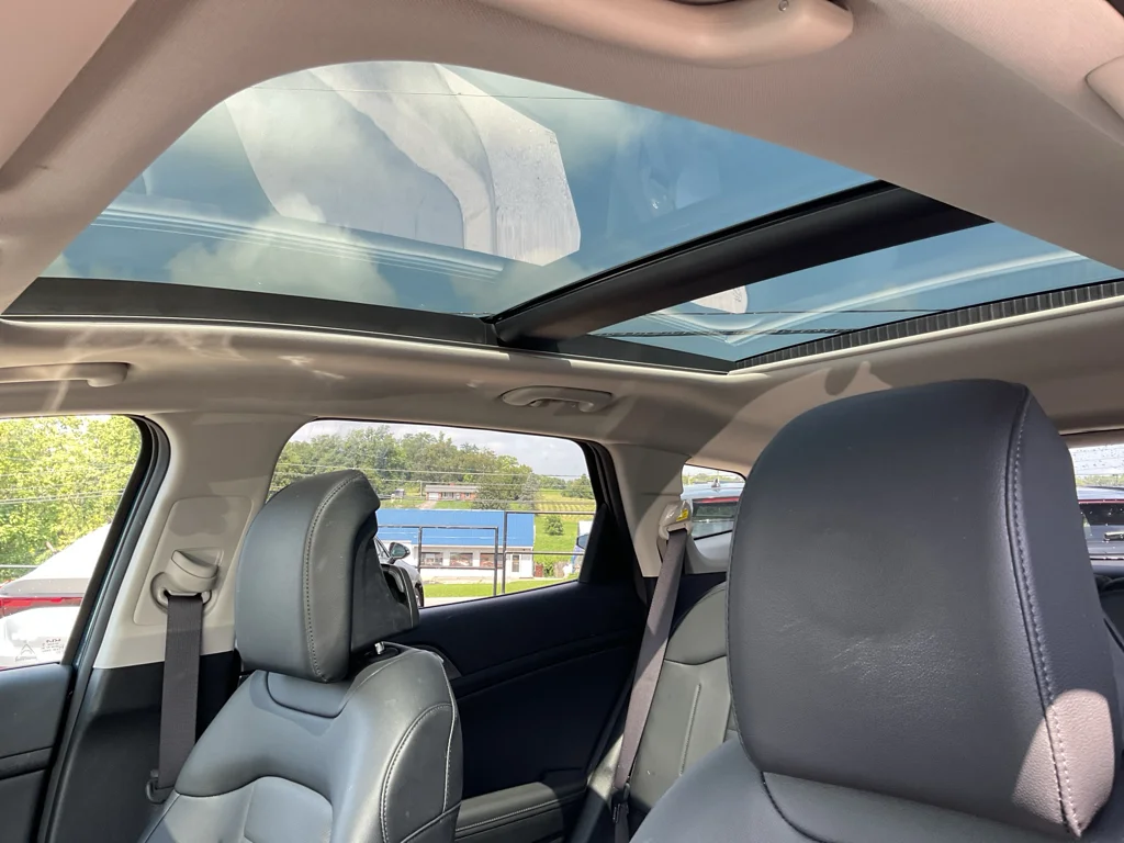 Used 2025 Vesta Blue Kia SX-Prestige image 17