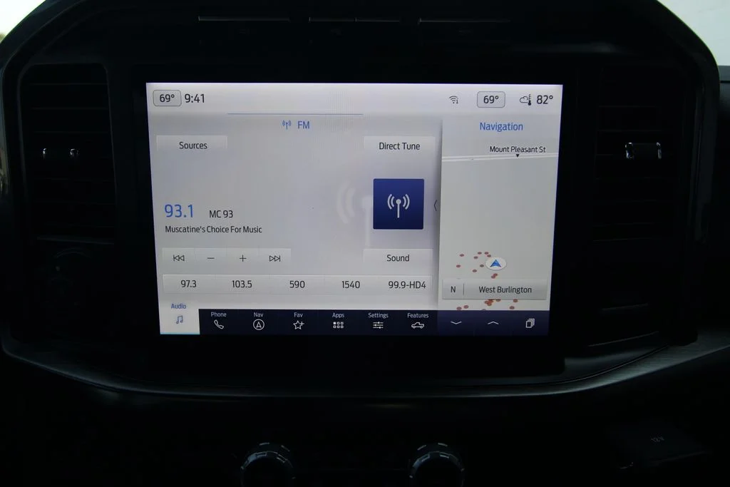 Used 2023  Ford Lariat image 33