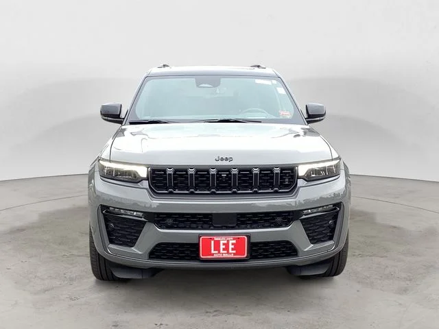 New 2027 Gray Jeep Summit image 9