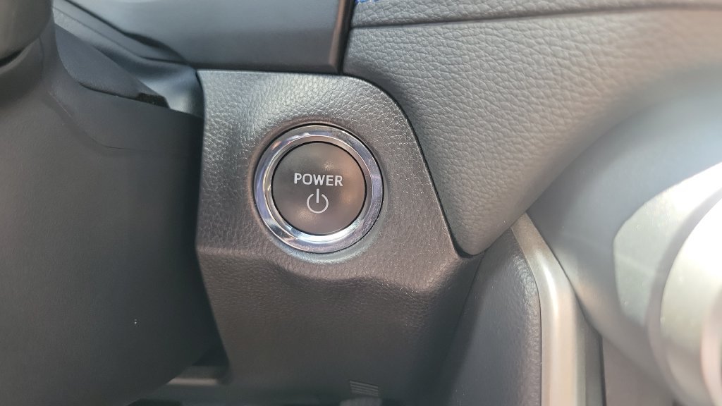 2025 Toyota RAV4 SE - Photo 23