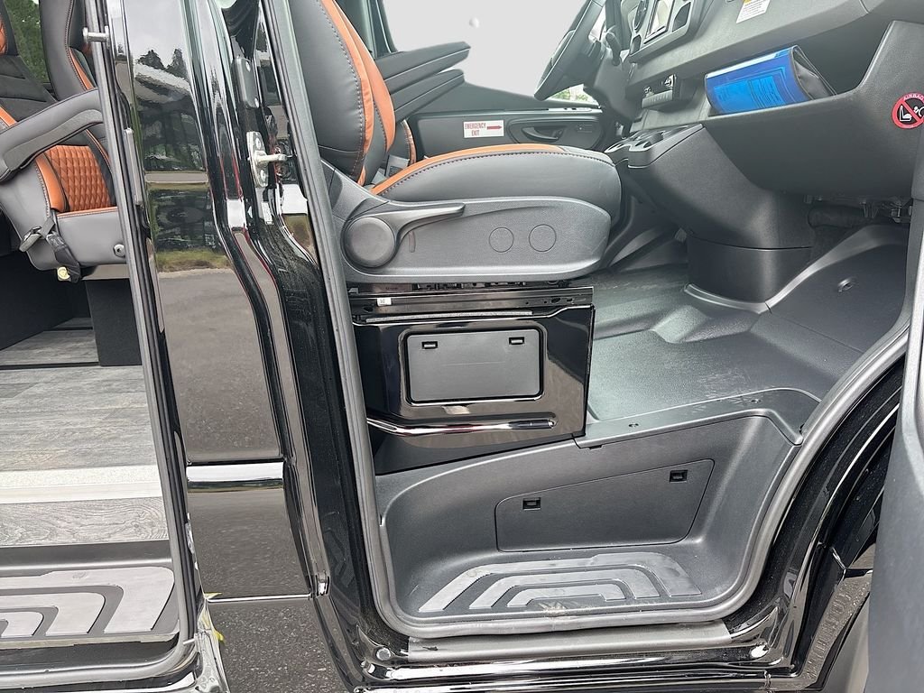 New 2025  Mercedes-Benz 15 Passenger Sliding Door image 31