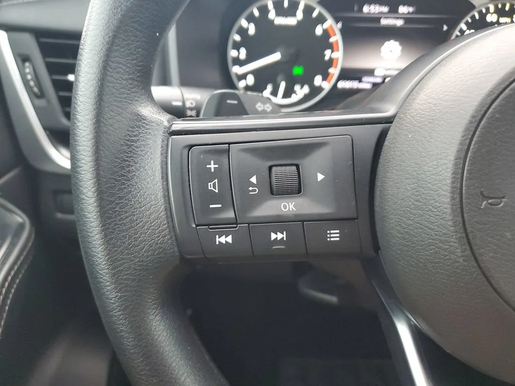 Used 2024 Silver Nissan SV FWD image 19