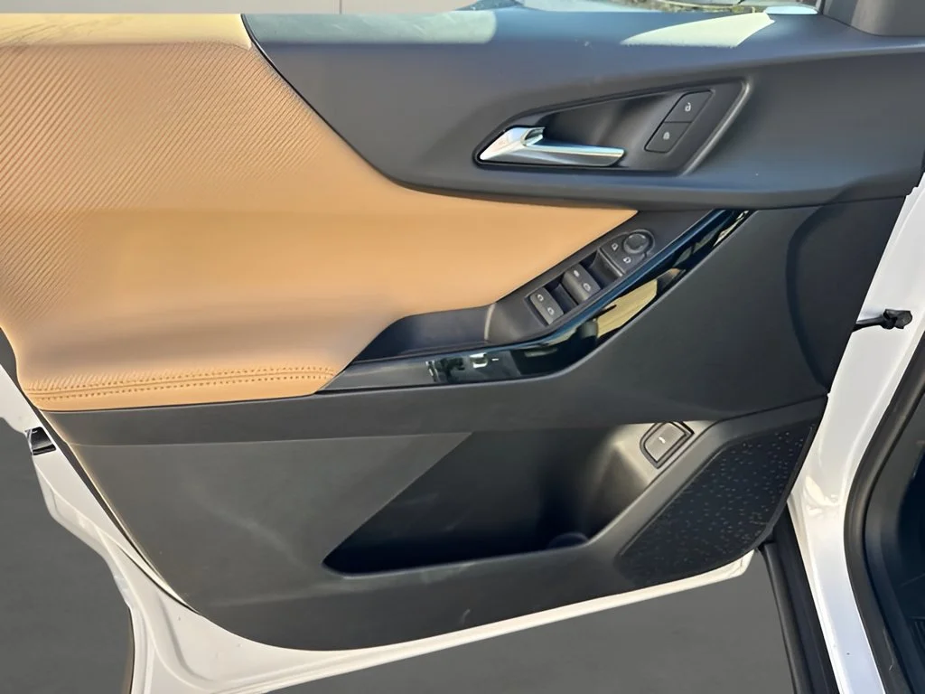 New 2027 Polar White Tricoat Chevrolet ACTIV image 25