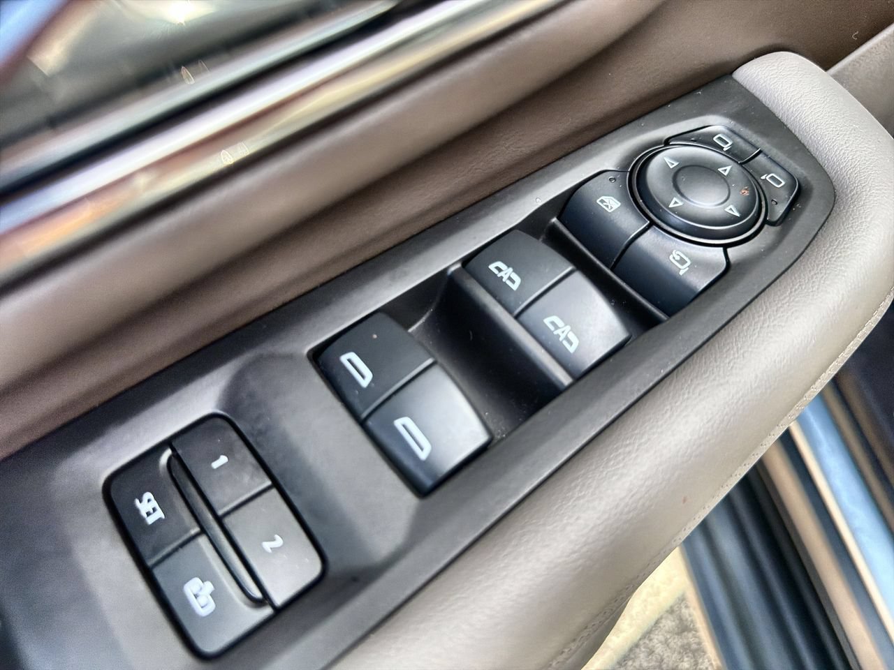 Used 2024 Sterling Metallic GMC SLT image 19