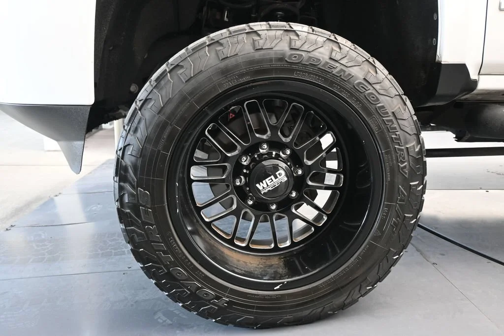 Used 2018 Summit White Chevrolet LTZ image 28