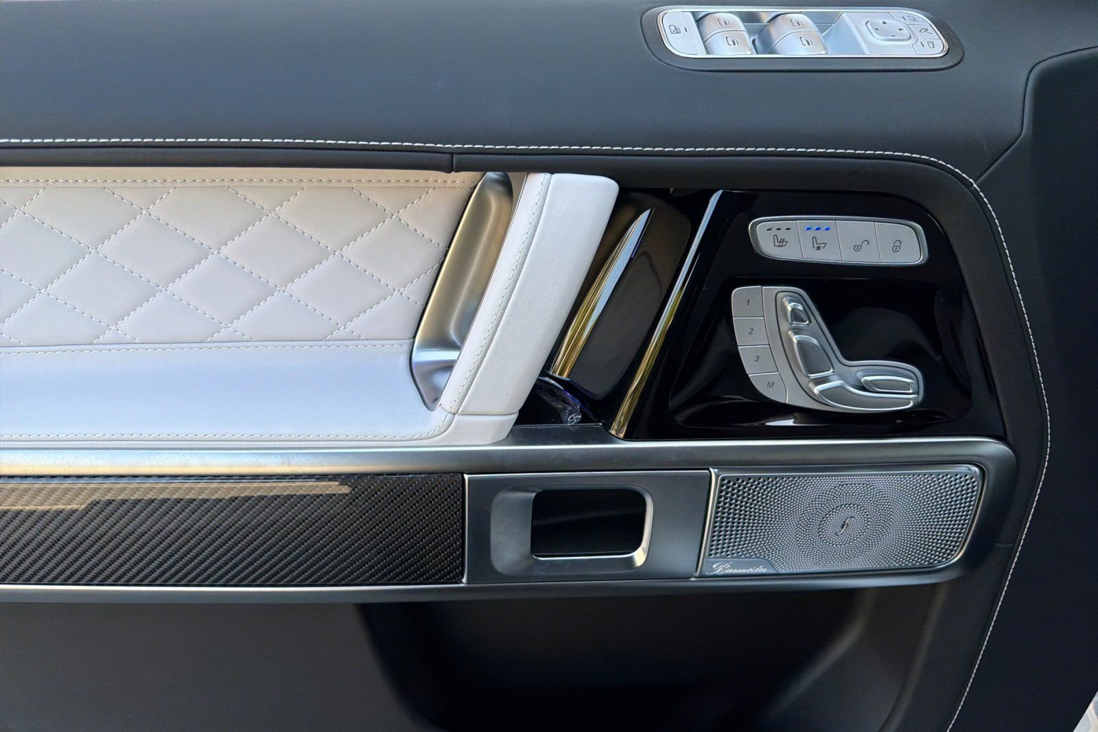 New 2027 MANUFAKTUR Moonlight White Metallic Mercedes-Benz G 63 AMG® image 23