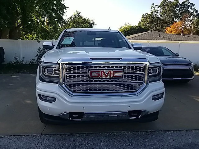 Used 2018 WHITE FROST TRICOAT GMC Denali image 9