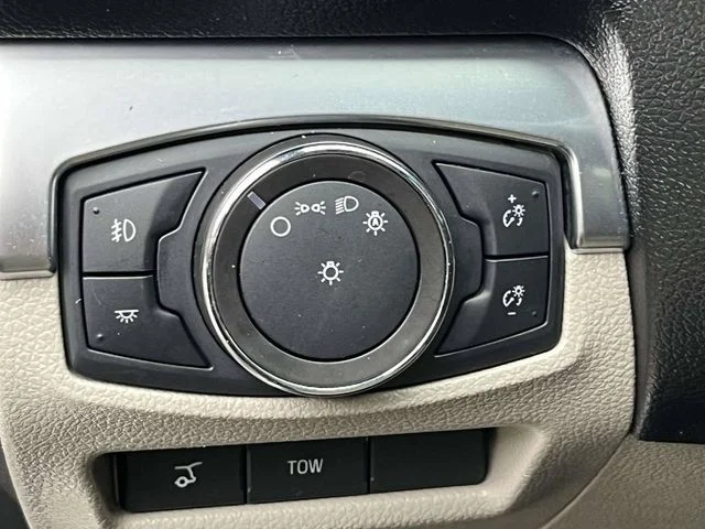 Used 2018 Platinum Dune Metallic Ford Limited image 34