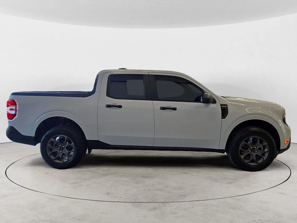Used 2025 White Ford XLT image 4