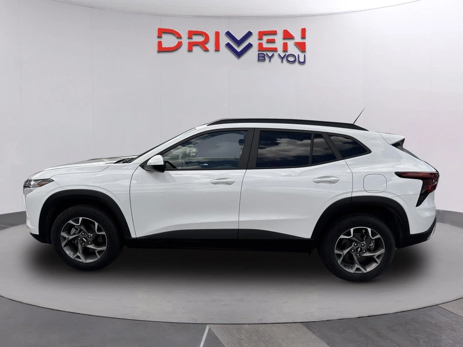 Used 2025 Summit White Chevrolet LT image 7